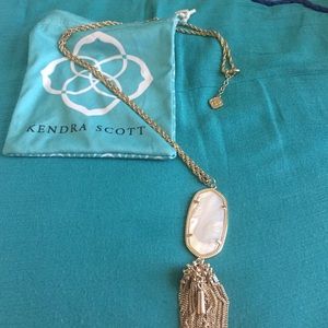 Kendra Scott dangle necklace in Ivory Pearl