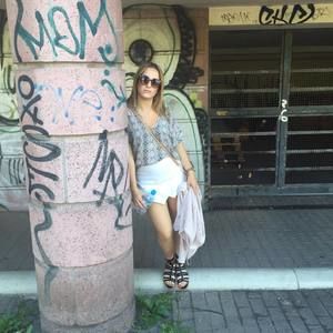 Meet your Posher, Laryssa