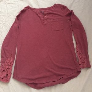 Dark pink lace sleeves shirt