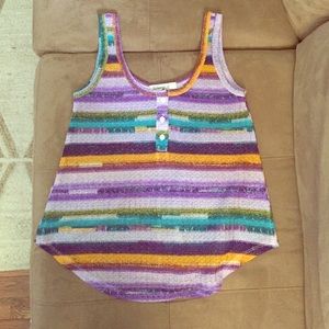 Colored, sleeveless shirt