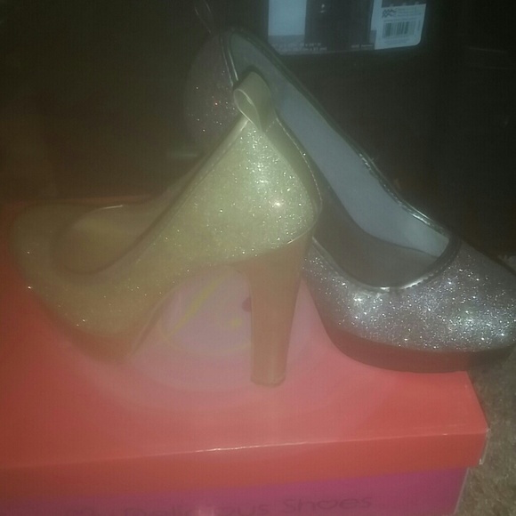 Glittery pumps