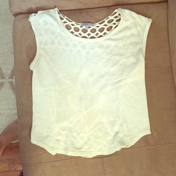 Sleeveless shirt