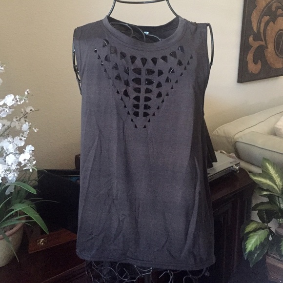 Hollow Out Tank - Picture 4 of 4