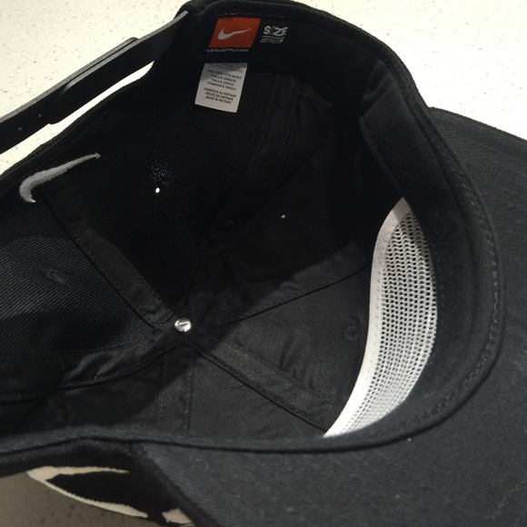 Nike baseball cap with Japanese writing. Snap back - Picture 3 of 3