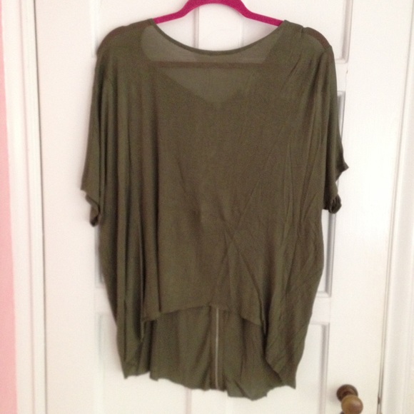 Cute loose long top in Olive Green size XS/S