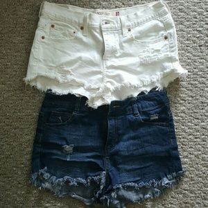 High waisted distressed Levi refuge denim shorts