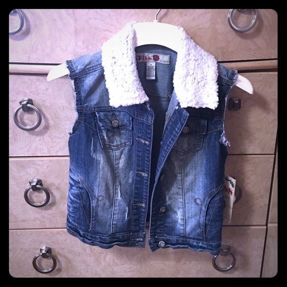 Jean vest w/ faux fur collar