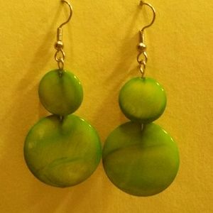 Pair of green shell earrings. Handmade by LK