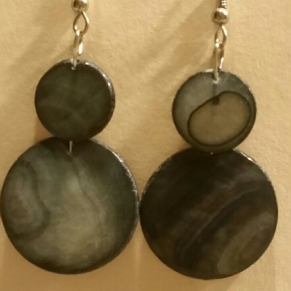 Shell Earrings - Picture 1 of 2