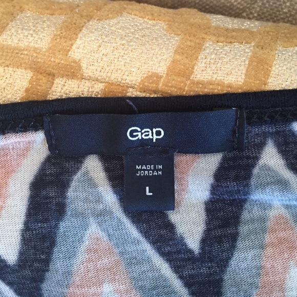 Patterned Gap tee - Picture 2 of 2