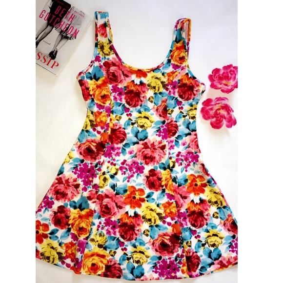 Dresses & Skirts - SALE❗️The perfect floral dress