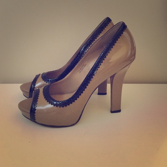 Black & Tan Open-Toes Pumps