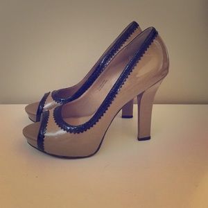 Black & Tan Open-Toes Pumps