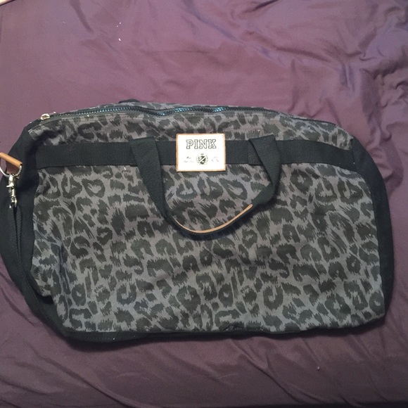 PINK leopard print duffel bag. 🎀