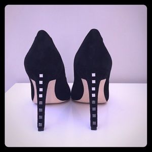 Gorgeous black suede pointed toe pumps