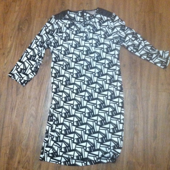 Black and white 3/4 sleeve dress