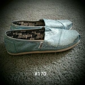 TOMS size Y4 turquoise shoes NWT