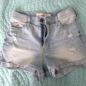 Natural Waist Fit Hollister Shorts Size 1