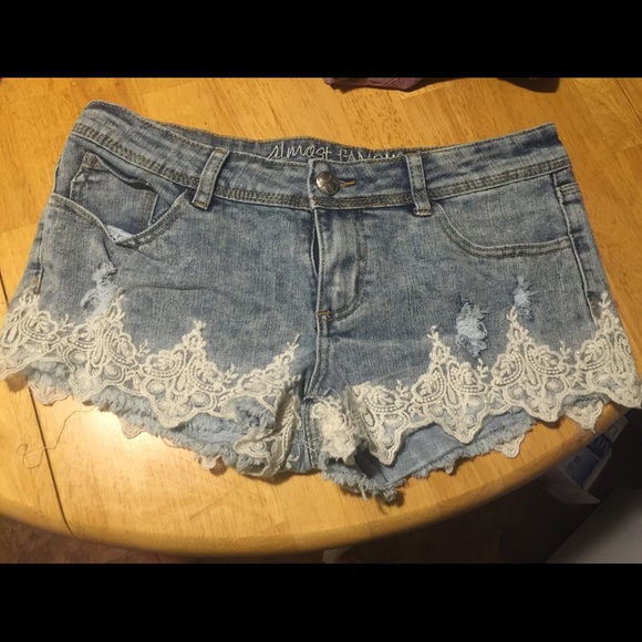Almost Famous Sz 9 shorts. - Picture 1 of 3