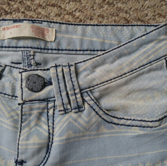 SOLD🆑Tribal Print Strecthy Jean Shorts NWOT 1 - Picture 3 of 4