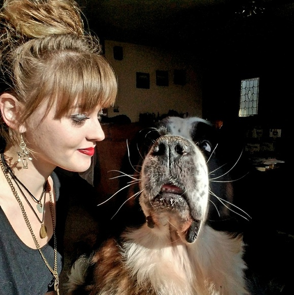 Meet your Posher, Mikaela - Picture 2 of 4