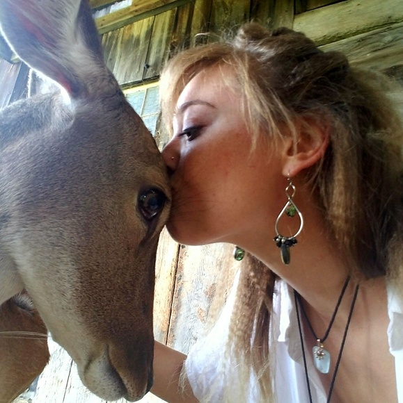 Meet your Posher, Mikaela - Picture 3 of 4