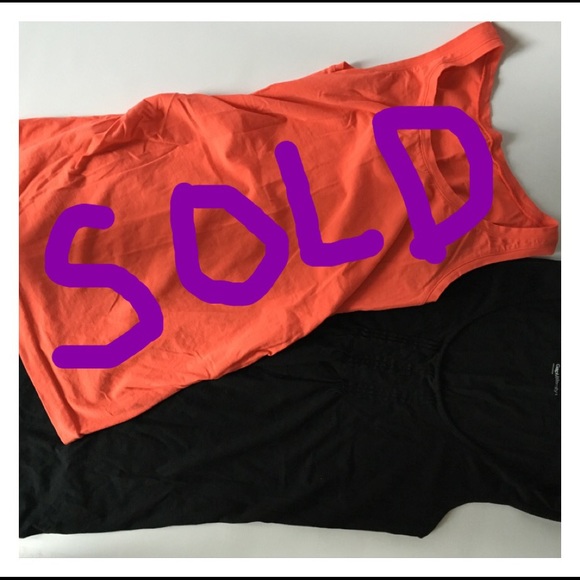 ...........SOLD............Gap maternity tanks!