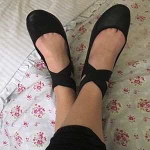 Black ballet flats