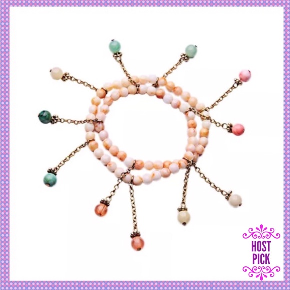 Boutique Jewelry - 🆕glass bead bracelet with bead dangles