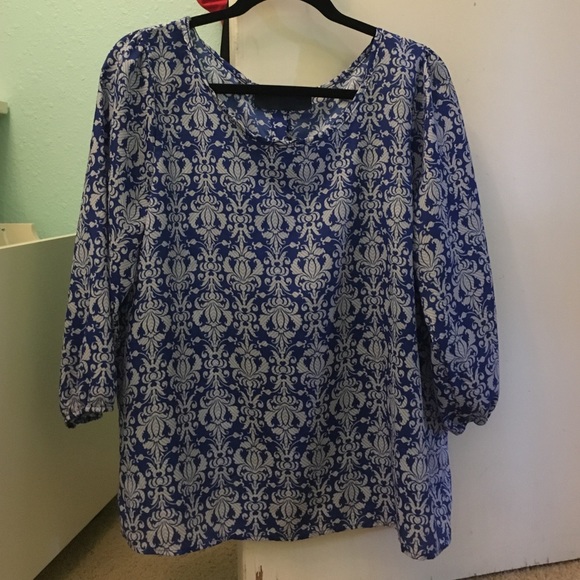 American Eagle blue print blouse