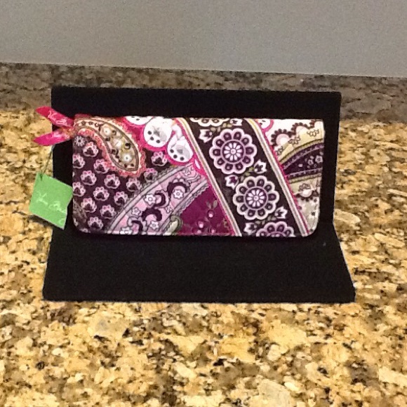 Vera Bradley Handbags - Vera Bradley Travel Wallet🌷
