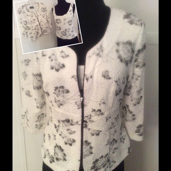 🎉GIFTED🎉🌹Designer 2-piece garment🌹