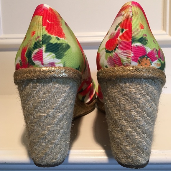HOST PICK! Pretty Floral Peep Toe Wedges - Picture 3 of 4
