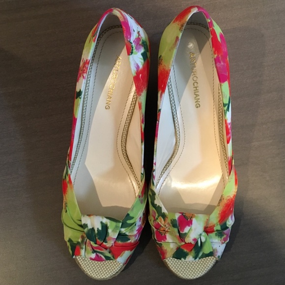HOST PICK! Pretty Floral Peep Toe Wedges - Picture 4 of 4
