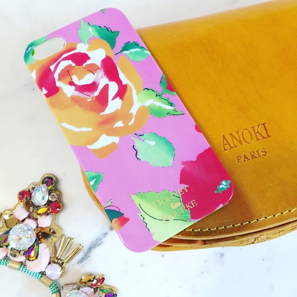 Dooney & Bourke Accessories - 🆕 NWT Pink Rose Garden Slim iPhone 5/5S Case