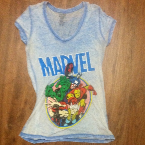 Distressed v-neck Marvels t-shirt