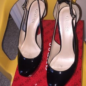 Guess pumps