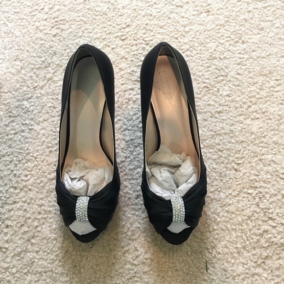 BRAND NEW BLACK SATIN HIGH HEELS SZ 9.5 PROM PERF