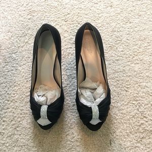BRAND NEW BLACK SATIN HIGH HEELS SZ 9.5 PROM PERF