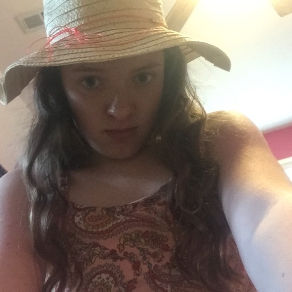 Beach hat - Picture 2 of 2