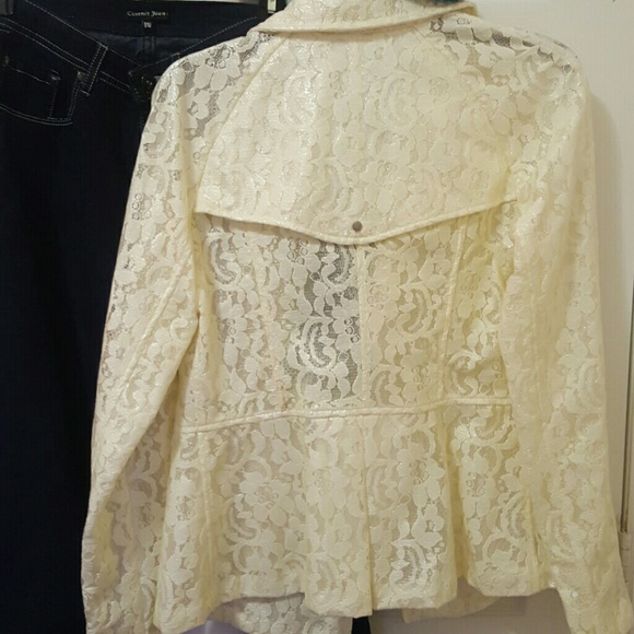 Elie Tahari Lace Weatherized Raincoat - Picture 2 of 6