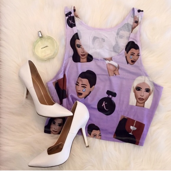 •last one• Kim Emoji Print Crop Top - Picture 2 of 4