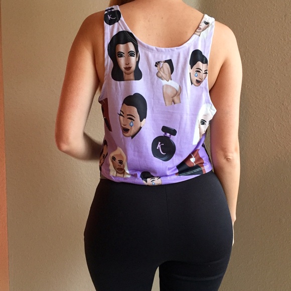 •last one• Kim Emoji Print Crop Top - Picture 3 of 4