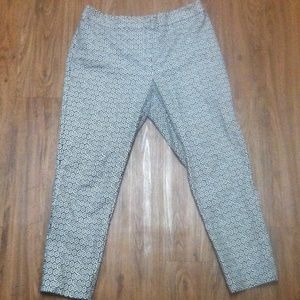 Black and white geometric design ankle pants