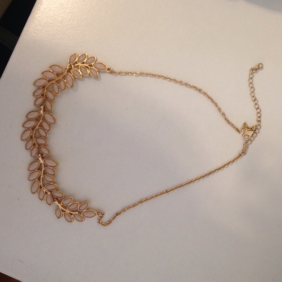 H&M Leaves Golden Pink Necklace - Picture 2 of 3