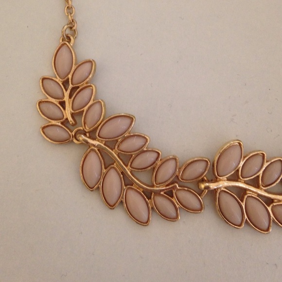 H&M Leaves Golden Pink Necklace - Picture 3 of 3
