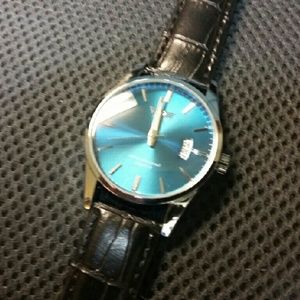 Blue watch and brown watch both for 10.00.