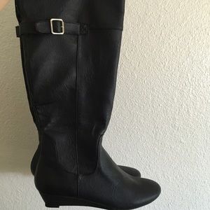 BNWT BLACK BOOTS W/ SHORT WEDGE HEEL