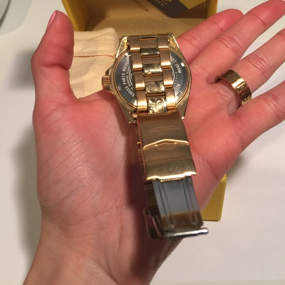 Gold invicta watch - Picture 2 of 2
