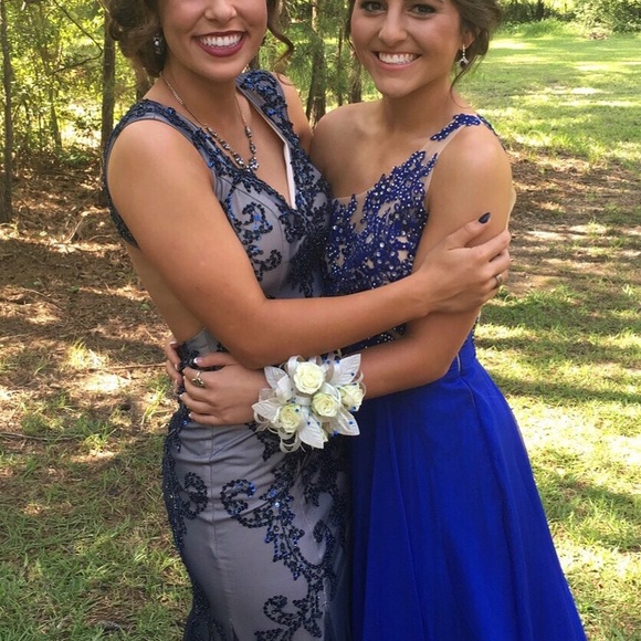 Prom dress - Picture 2 of 4